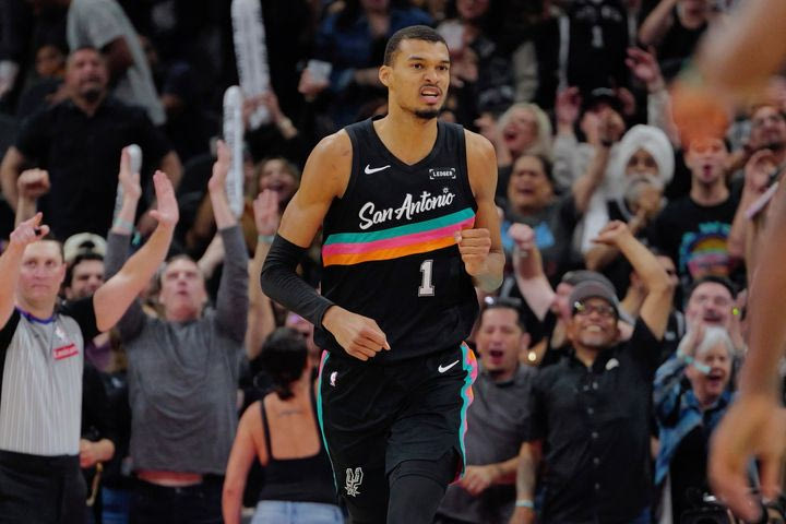 Σπερς – Κλίπερς 116-112: Επέστρεψαν από το -20 και πήραν τη νίκη