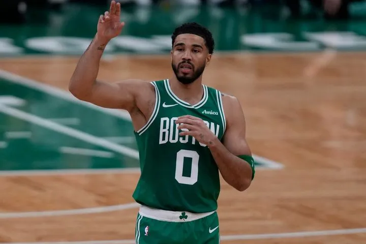 NBA, τα αποτελέσματα της βραδιάς: Οι Σέλτικς πέρασαν με Τέιτουμ από τη Σάρλοτ, ο Σενγκούν ξεχώρισε στη Νέα Ορλεάνη