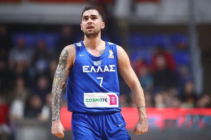 Όταν ο Τολιόπουλος σεληνιάζεται με την Εθνική: Οι μεγάλες βραδιές του Έλληνα γκαρντ με το εθνόσημο