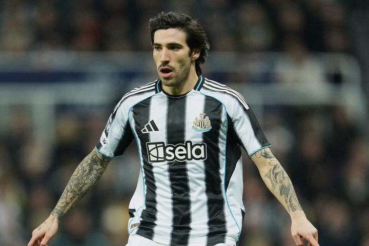 Τονάλι: Ο μάνατζέρ του έβαλε στο παιχνίδι της απόκτησής του την Άρσεναλ και την Μάντσεστερ Σίτι