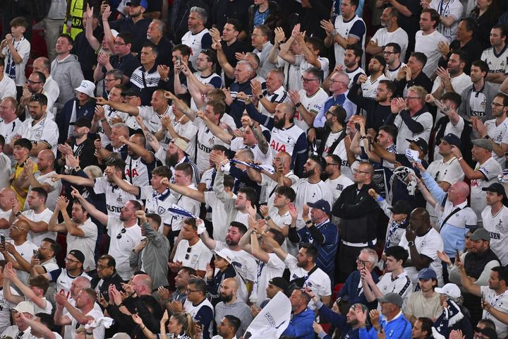 Τότεναμ: Έδωσε περισσότερο χρόνο στους οπαδούς, για να αποφασίσουν για την ανανέωση ή μη των εισιτηρίων διαρκείας