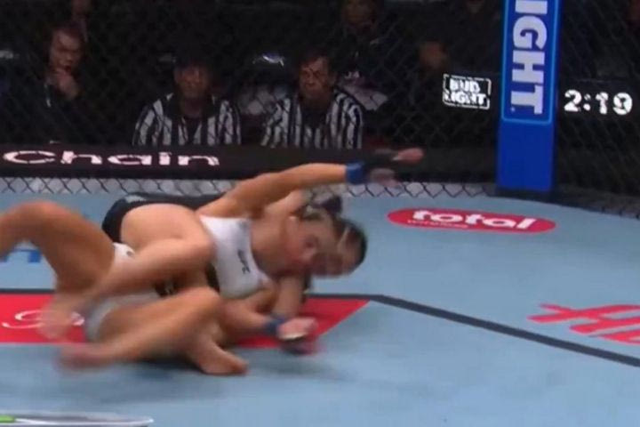 Εντυπωσιακό νοκ-άουτ στο UFC γυναικών - Αριστερό κροσέ και μετά "πνίξιμο"