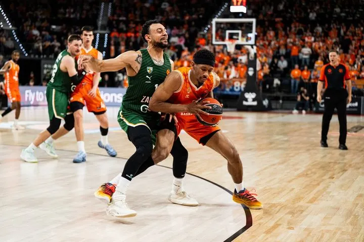 Η Βαλένθια καρδιοχτύπησε στο τέλος, αλλά κατάφερε να πάρει τη νίκη κόντρα στη Ζάλγκιρις