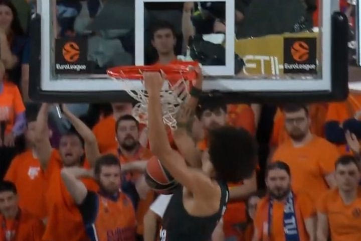 Το κάρφωμα του Γουόρντ μετά από ωραία ασίστ του Φουρνιέ