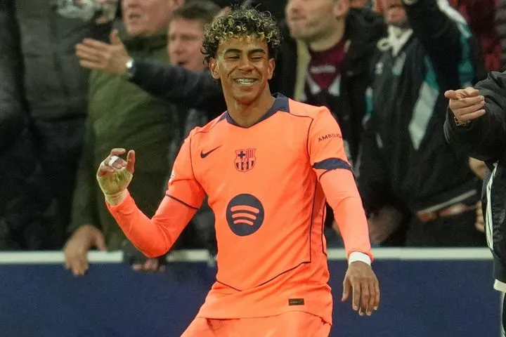 Νιούκαστλ – Μπαρτσελόνα 1-1: Ο Γιαμάλ είπε την τελευταία λέξη με πέναλτι στο 95′ και οι μπλαουγκράνα έφυγαν αλώβητηοι από την Αγγλία