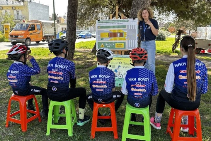 ΔΕΗ Tour of Hellas 2026: Γέμισαν ποδήλατα και παιδικά χαμόγελα Βόλος και Αλμυρός, ακολουθεί η Φυλή