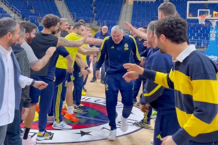 Φενερμπαχτσέ: “Smackdown” στον Γιασικεβίτσιους από τον Μπάλντουιν για τα 50ά γενέθλιά του – Η τούρτα έκπληξη στον Σάρας