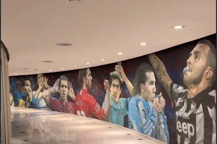 Ο Κάρλος Τέβες έδειξε την εντυπωσιακή έπαυλή του και το "τούνελ" με τις σημαντικότερες στιγμές της καριέρας του