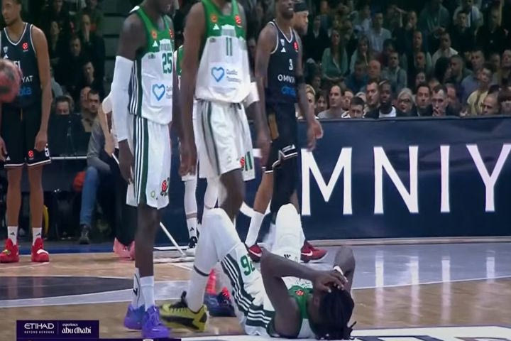 Dubai BC – Παναθηναϊκός AKTOR: Ο Λεσόρ έχασε το φακό επαφής του μετά από χτύπημα του Καμπόκλο