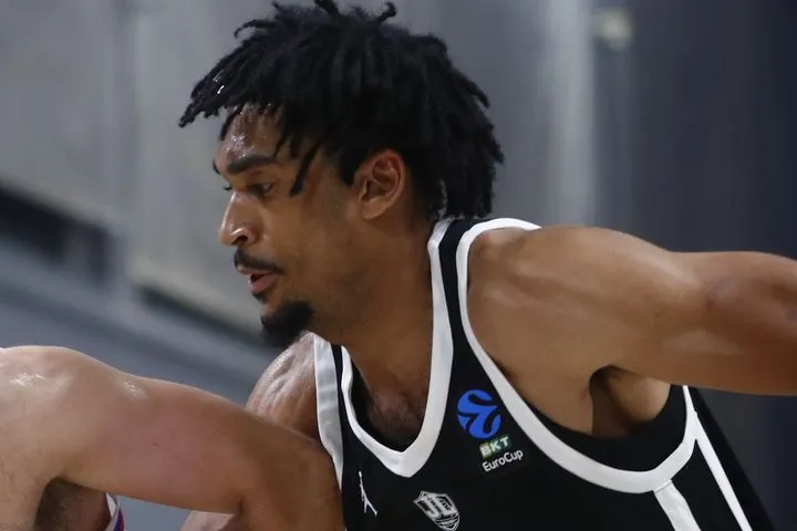 Μπουργκ – Τουρκ Τέλεκομ 94-78: Η ομάδα του Φοτού στους τελικούς του EuroCup κόντρα στην Μπεσίκτας