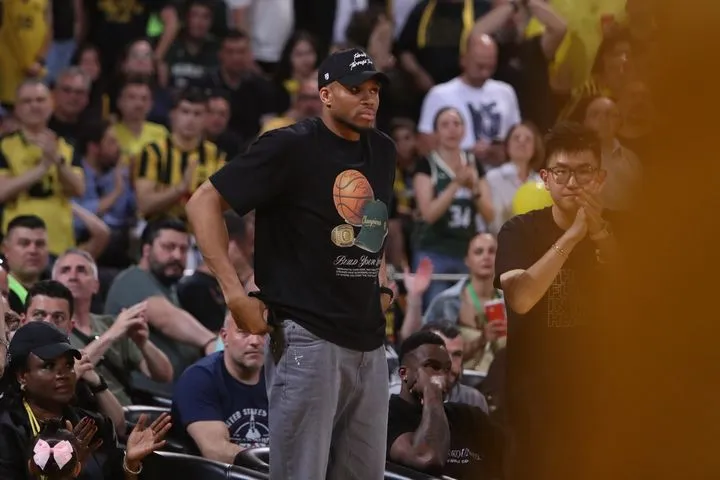 Γιατί Γιάννης και Θανάσης Αντετοκούνμπο δεν πανηγύρισαν στο φινάλε του Άρης Betsson – Πανιώνιος: Οι δύο λόγοι της στενοχώριας τους