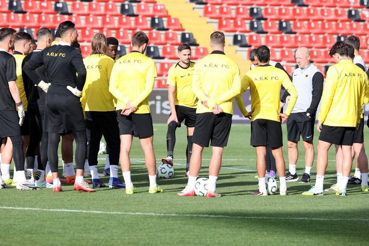 Τα VIDEOS του SPORT24 από την προπόνηση της ΑΕΚ στο Βαγιέκας