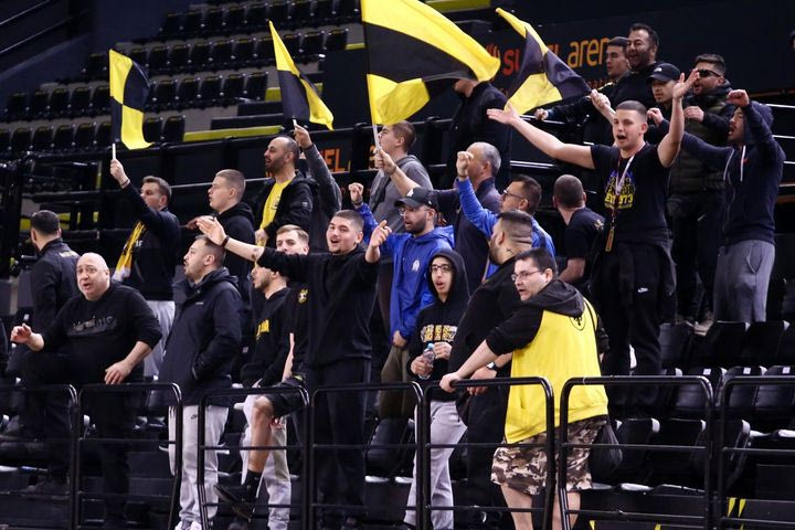 Φίλοι της ΑΕΚ στη SUNEL Arena για να εμψυχώσουν την ομάδα ενόψει Μπανταλόνα