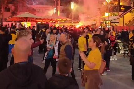 Καίγεται η Νέα Φιλαδέλφεια: Πάρτι τίτλου έξω από την Allwyn Arena μετά τον θρίαμβο της ΑΕΚ επί του ΠΑΟΚ - Δείτε τα VIDEOS του SPORT24