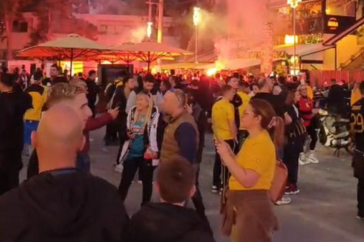 ΑΕΚ: Πάρτι τίτλου έξω από την Allwyn Arena μετά τον θρίαμβο επί του ΠΑΟΚ – Καίγεται η Νέα Φιλαδέλφεια, δείτε τα VIDEOS του SPORT24