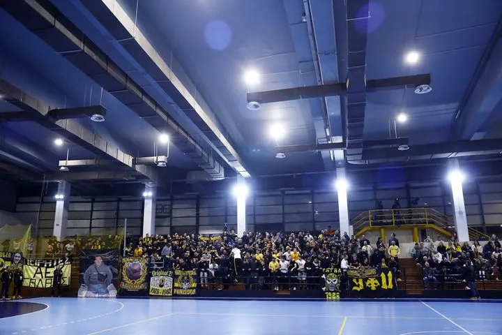 Ποινή μίας αγωνιστικής στην ΑΕΚ για τα όσα συνέβησαν στο ντέρμπι με τον Ολυμπιακό