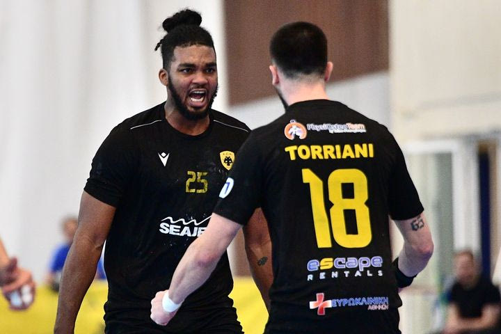 ΑΕΚ – ΠΑΟΚ 27-25: Η Ένωση κυριάρχησε στη μάχη των Δικεφάλων και έδωσε ραντεβού με τον Ολυμπιακό στους τελικούς της Handball Premier