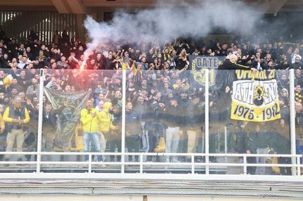 Χαμός στην Allwyn Arena: Χιλιάδες φίλοι της ΑΕΚ στην ανοιχτή προπόνηση πριν το ντέρμπι με τον Ολυμπιακό