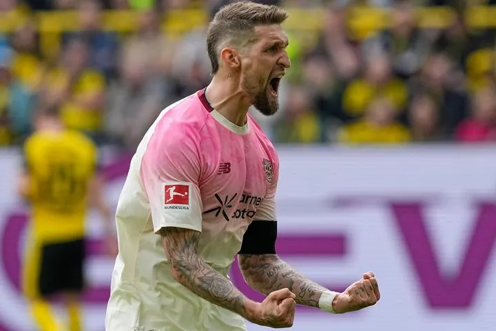 Η Λεβερκούζεν άλωσε την έδρα της Ντόρτμουντ και πλησιάζει στην τετράδα, η Άιντραχτ βύθισε τη Βόλφσμπουργκ του Κουλιεράκη