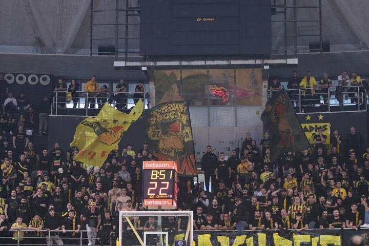 Άρης Betsson – ΑΕΚ: Καθυστέρηση 15 λεπτών στο τζάμπολ, λόγω προβλήματος με τα φώτα