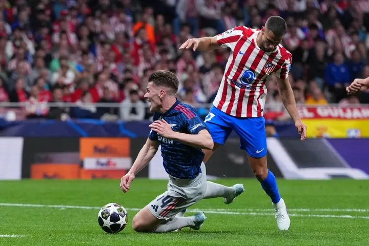 Το πέναλτι που κέρδισε ο Γκιόκερες και ξεσήκωσε τις διαμαρτυρίες της Ατλέτικο και η εύστοχη εκτέλεση του Σουηδού