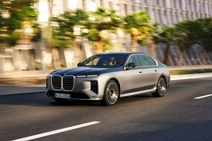 Με τη νέα Σειρά 7 η BMW ξαναγράφει το manual των premium sedan με κορυφαία τεχνολογία