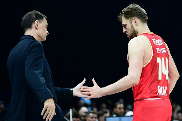 Αποθέωση Μπαρτζώκα σε Βεζένκοβ: “Η επαφή που έχει με το καλάθι είναι παροιμιώδης, όταν ήρθα στον Ολυμπιακό σκέφτηκα ότι είναι ιδανικό 4άρι”