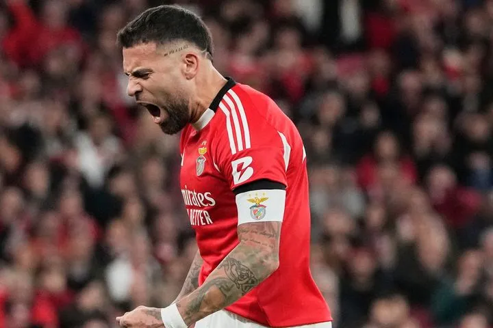 Η Μπενφίκα άλωσε το Ζοζέ Αλβαλάδε και προσπέρασε τη Σπόρτινγκ, έπαιξαν ερχόμενοι από τον πάγκο Παυλίδης και Βαγιαννίδης