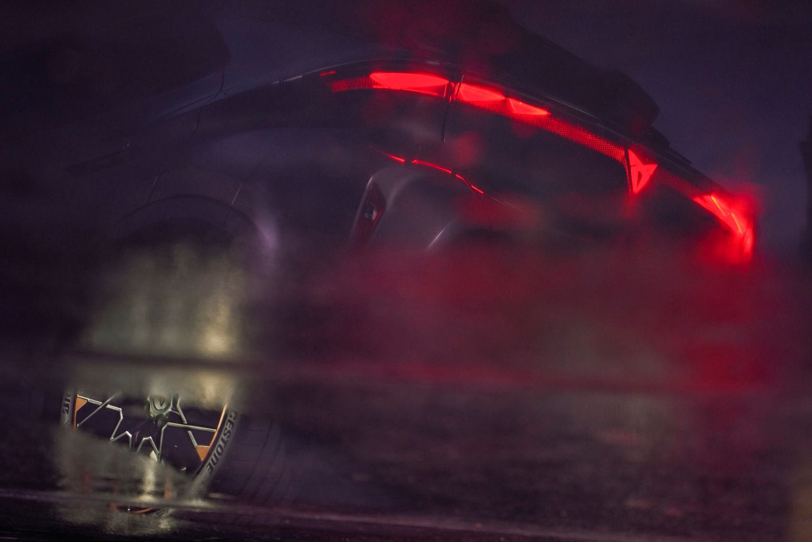 Με μια εικόνα- teaser, η Cupra ξεκινά την αντίστροφη μέτρηση για την αποκάλυψη του Raval