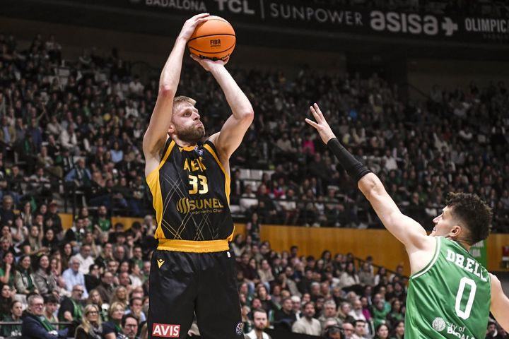 ΑΕΚ: Χαραλαμπόπουλος και Κατσίβελης ολοκλήρωσαν με ενοχλήσεις τον αγώνα στην Μπανταλόνα