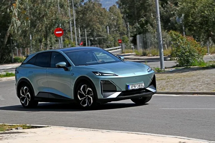 Δοκιμή του Deepal S07, που κλέβει τις εντυπώσεις σε μια θάλασσα ηλεκτρικών SUV