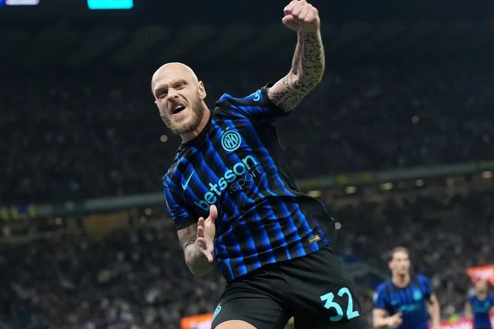 Η Ίντερ καθάρισε την Κάλιαρι σε πέντε λεπτά και φουλάρει για το 21ο πρωτάθλημα