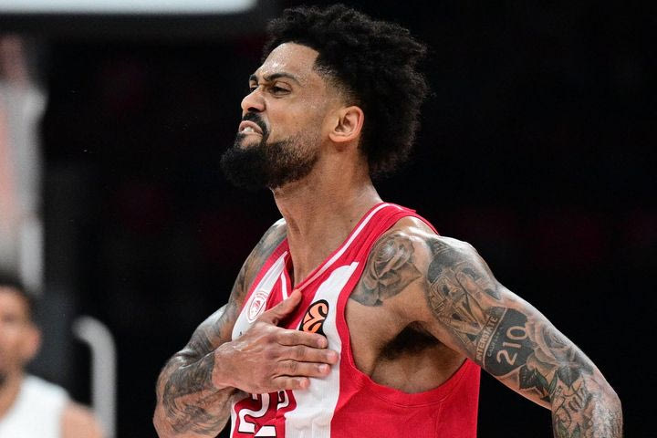 Όταν όλοι ψάχνουν σκόρινγκ γκαρντ, ο Τάιλερ Ντόρσεϊ χαμογελάει