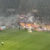Επεισόδια μεταξύ οπαδών της Ντιναμό Δρέσδης και της Χέρτα, εισβολή και φωτοβολίδες στον αγωνιστικό χώρο προκάλεσαν την παρέμβαση της αστυνομίας