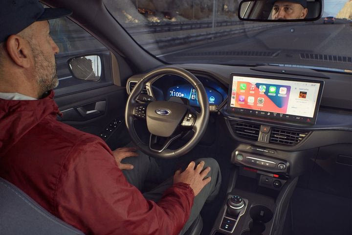 Η Ford κάνει τη διαφορά και προσφέρει πρώτη το μοναδικό σύστημα hands-free οδήγησης