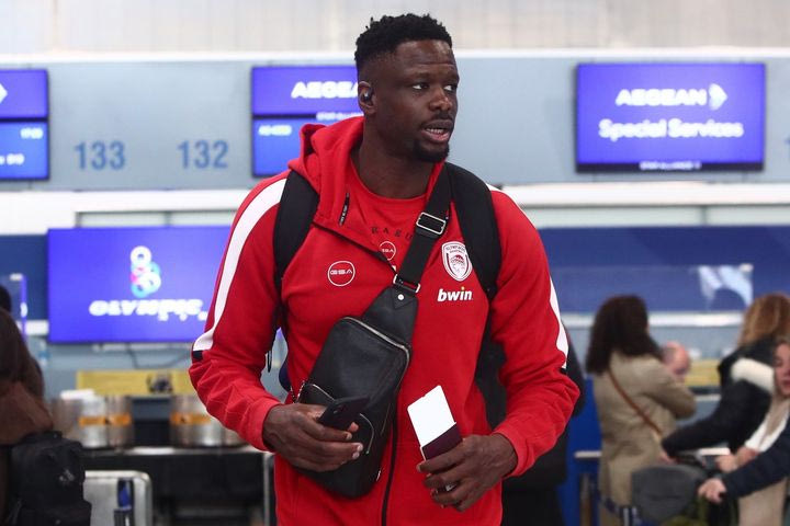 Ολυμπιακός: VIDEO από την αναχώρηση για τη Λιόν, έτοιμος για τη μεγάλη επιστροφή ο Φαλ