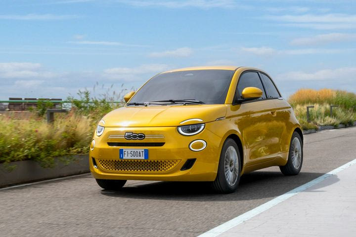 Το αειθαλές Fiat 500 συνεχίζει ακάθεκτο την εμπορική του πορεία με τη νέα Hybrid έκδοση