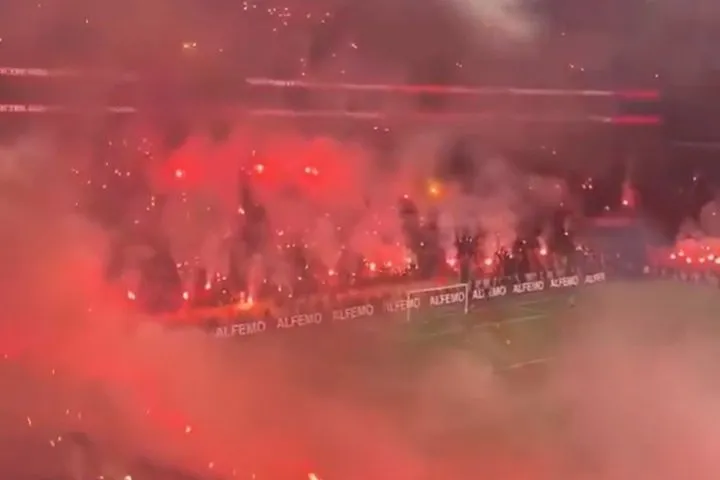 Αμόκ στη Γαλατασαράι: Οι οπαδοί γέμισαν το RAMS Park σε ανοικτή προπόνηση και ξεκίνησαν τους εορτασμούς για το πρωτάθλημα