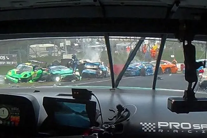 Τραγωδία στα προκριματικά του Νίρμπουργκρινγκ: Ένας νεκρός οδηγός και έξι τραυματίες