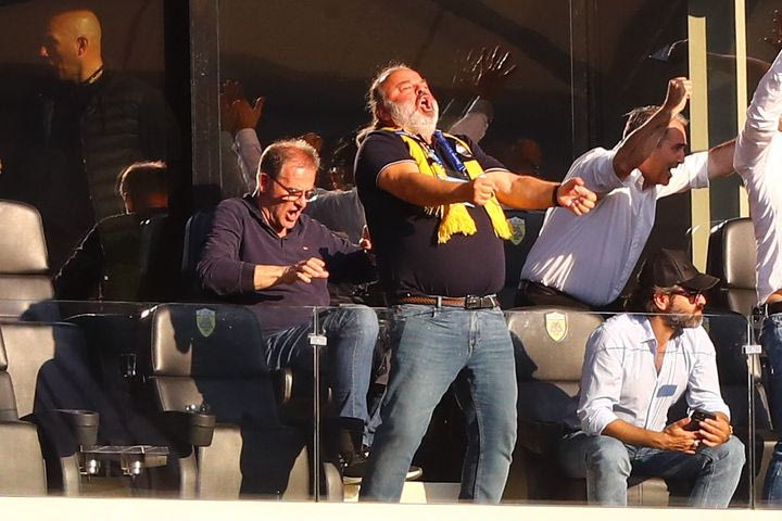 "Τρελάθηκε" ο Μάριος Ηλιόπουλος στο γκολ της ΑΕΚ: Καρέ-καρέ οι έξαλλοι πανηγυρισμοί του