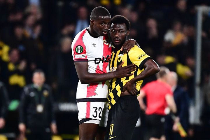 ΑΕΚ – Ράγιο: Υπόκλιση για την υπερπροσπάθεια της Ένωσης – Ο Ινίγο Πέρεθ και οι παίκτες του χειροκροτούσαν τους μαχητές του Νίκολιτς