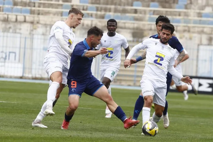 Super League 2: Η Athens Kallithea σκόνταψε με τον Παναργειακό και το Αιγάλεω την πλησίασε στη μάχη της παραμονής