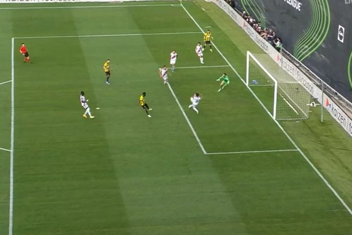 Ράγιο Βαγιεκάνο – ΑΕΚ: Η μεγάλη ευκαιρία του Κοϊτά με το πλασέ από το ύψος της μικρής περιοχής