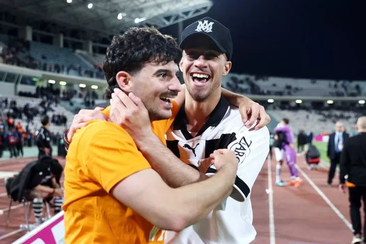 ΟΦΗ: Ο Χαράλαμπος Κωστούλας πανηγύρισε μαζί με τους παίκτες του Κόντη για την κούπα