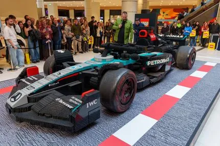 Ένα μονοθέσιο της F1 από Lego στο The Mall Athens για περιορισμένους “γύρους”
