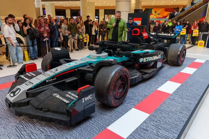 Ένα μονοθέσιο της F1 από Lego στο The Mall Athens για περιορισμένους “γύρους”