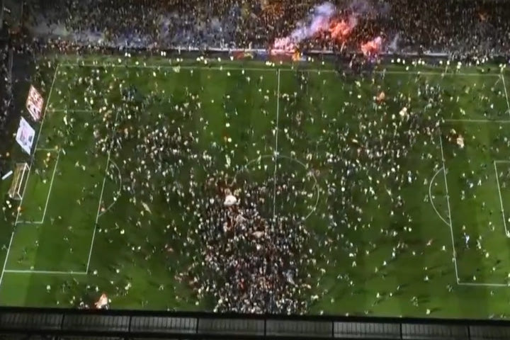 Τρελές εικόνες στη Γαλλία: Η Λανς προκρίθηκε στον τελικό κυπέλλου και οι οπαδοί έστησαν πάρτι στο γήπεδο