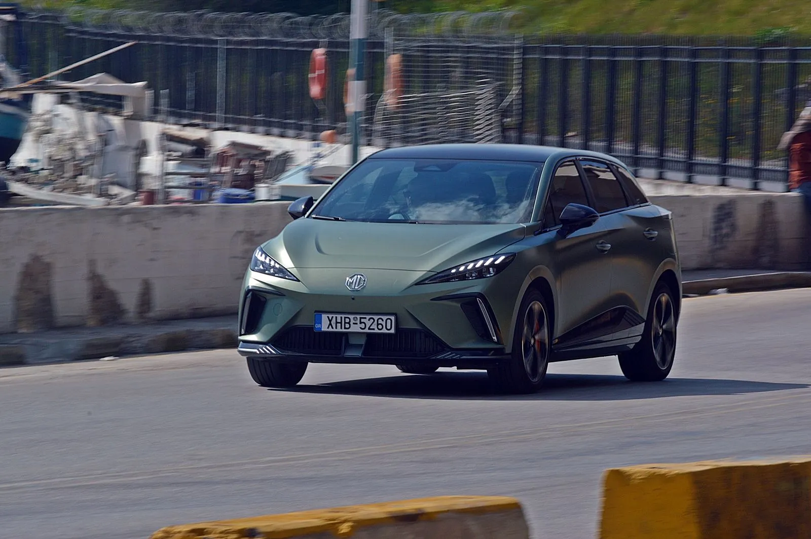 Η επιτομή της οικονομικής δύναμης, είναι το τετρακίνητο και πολύ ικανό για “συγκινήσεις” MG4 XPower