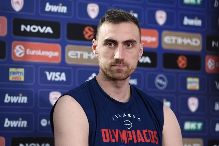 Μιλουτίνοβ: “Είναι τιμή μου να φωνάζει ο κόσμος το όνομα μου, να πάμε στο Μονακό με το 2-0”