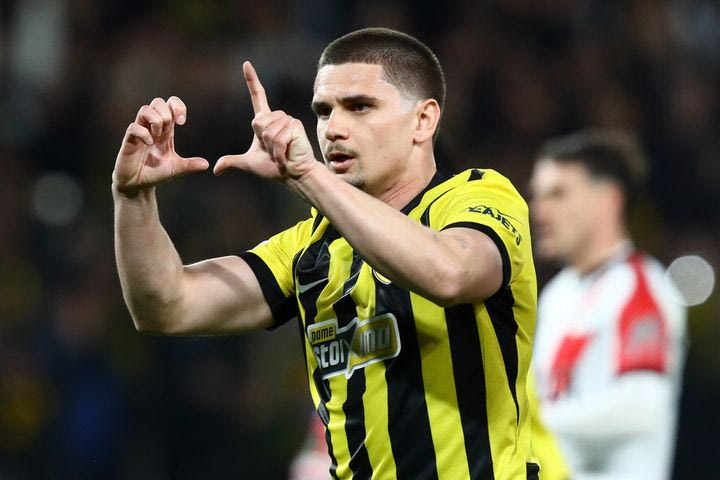 ΑΕΚ: Η γυναίκα του Μαρίν αποκάλυψε που αφιέρωσε ο Ρουμάνος το γκολ του με τη Ράγιο